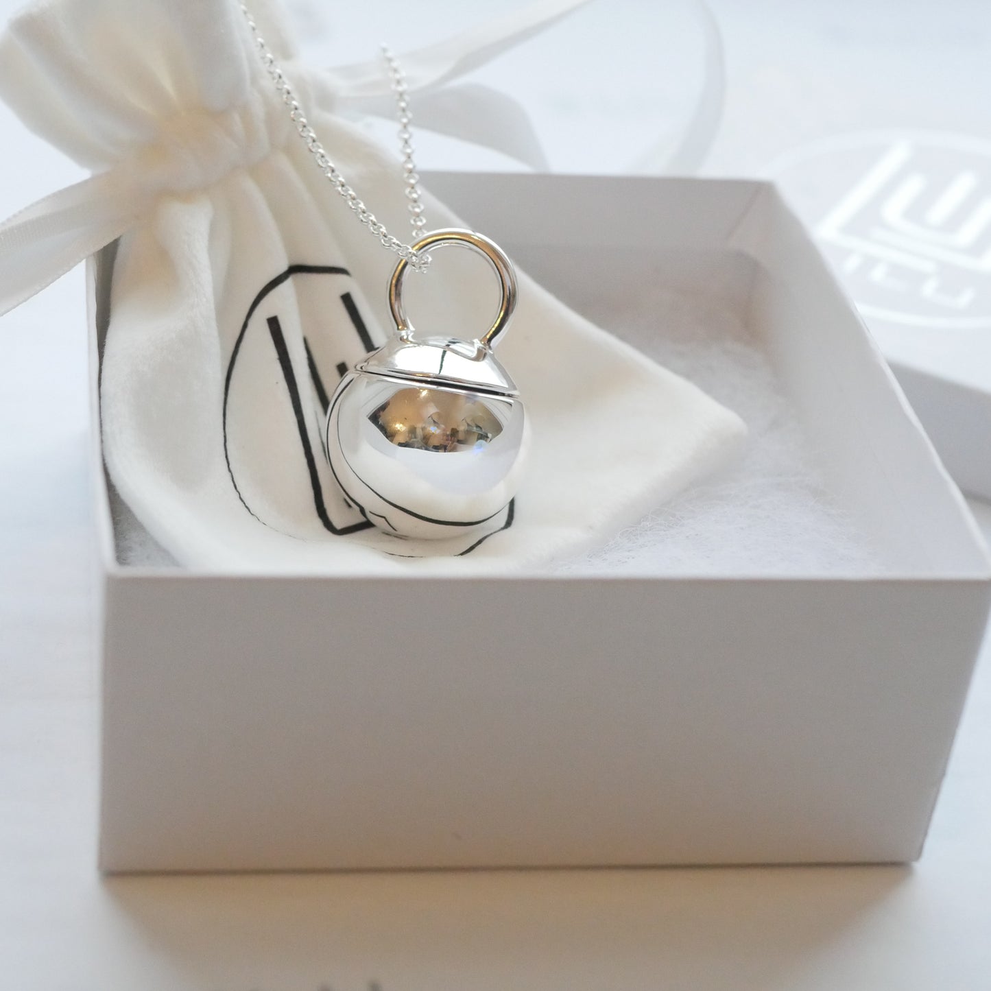 COSETTE SILVER REFILLABLE LIP BALM NECKLACE | LiLu Lip Care