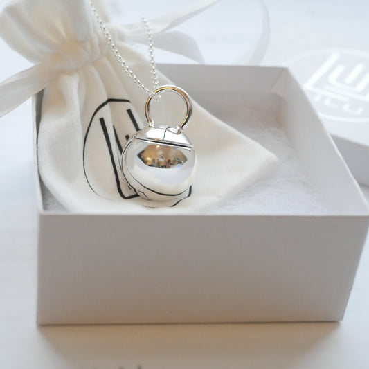 COSETTE SILVER REFILLABLE LIP BALM NECKLACE | LiLu Lip Care