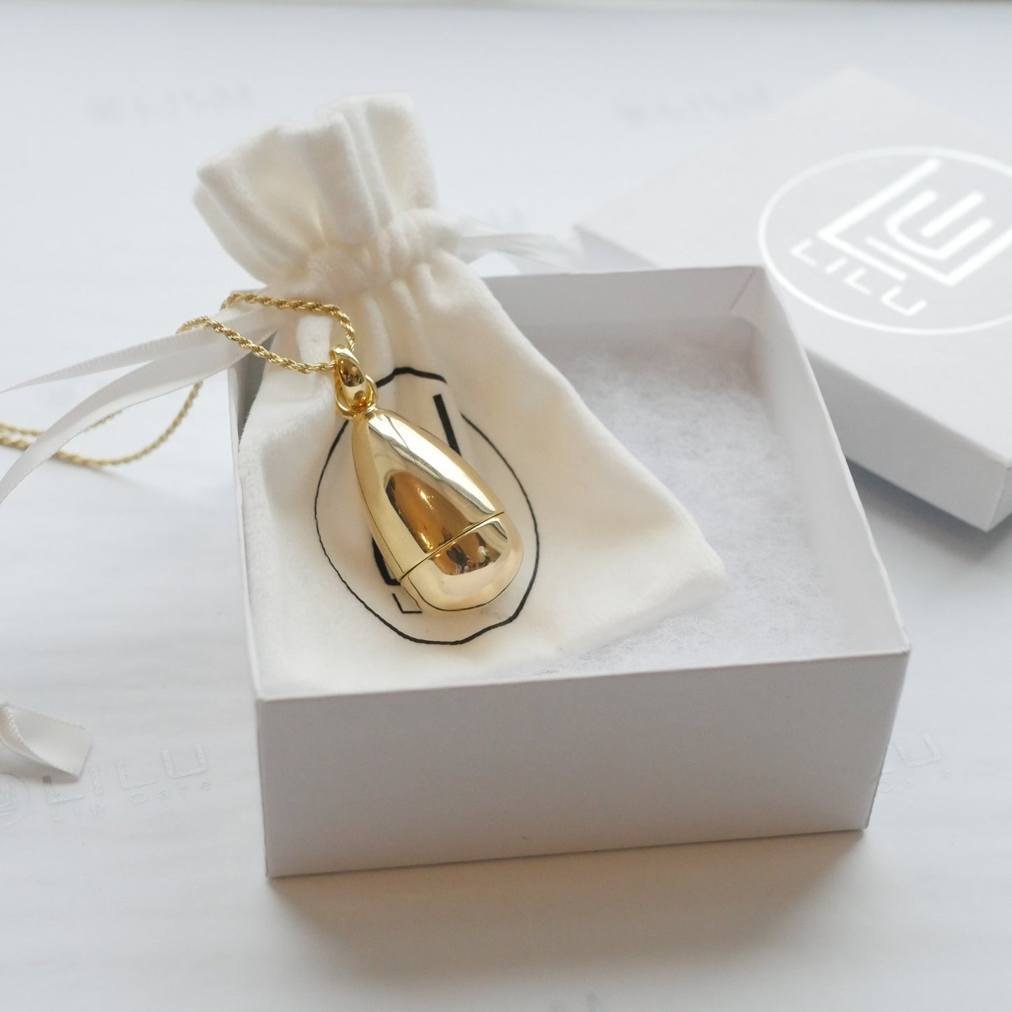 LiLu Lip Balm Necklace CAMILLE GOLD VERMEIL with 8 Lip Balm Refills or or DIY Refills - Use Your Own Balm