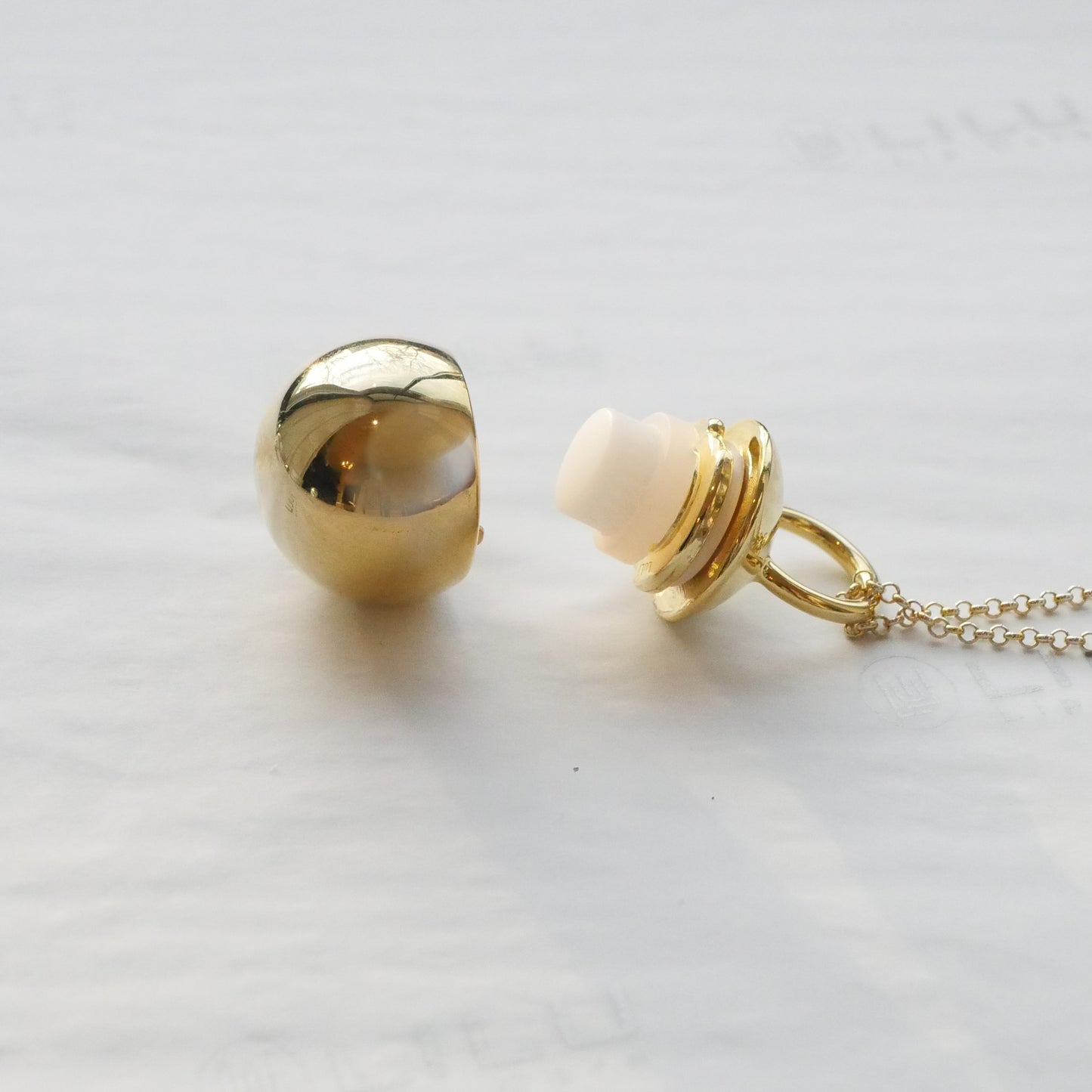 LiLu Lip Balm Necklace COSETTE GOLD PLATED with 8 Lip Balm Refills or DIY Refills - Use Your Balm