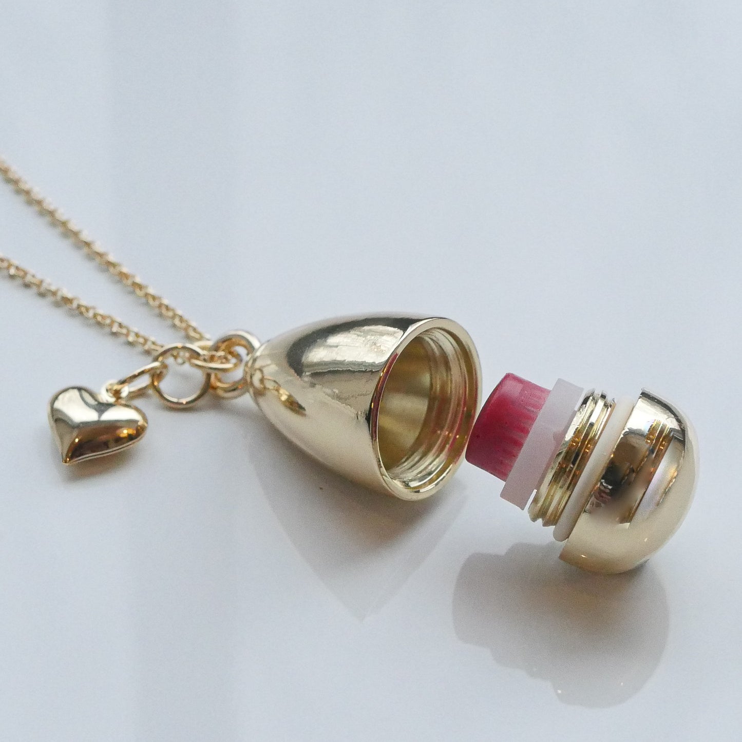 NEW!  Lilu Lip Balm Necklace Lexi Gold with Heart Charm includes 8 Refills or DIY Refills Use Your Balm