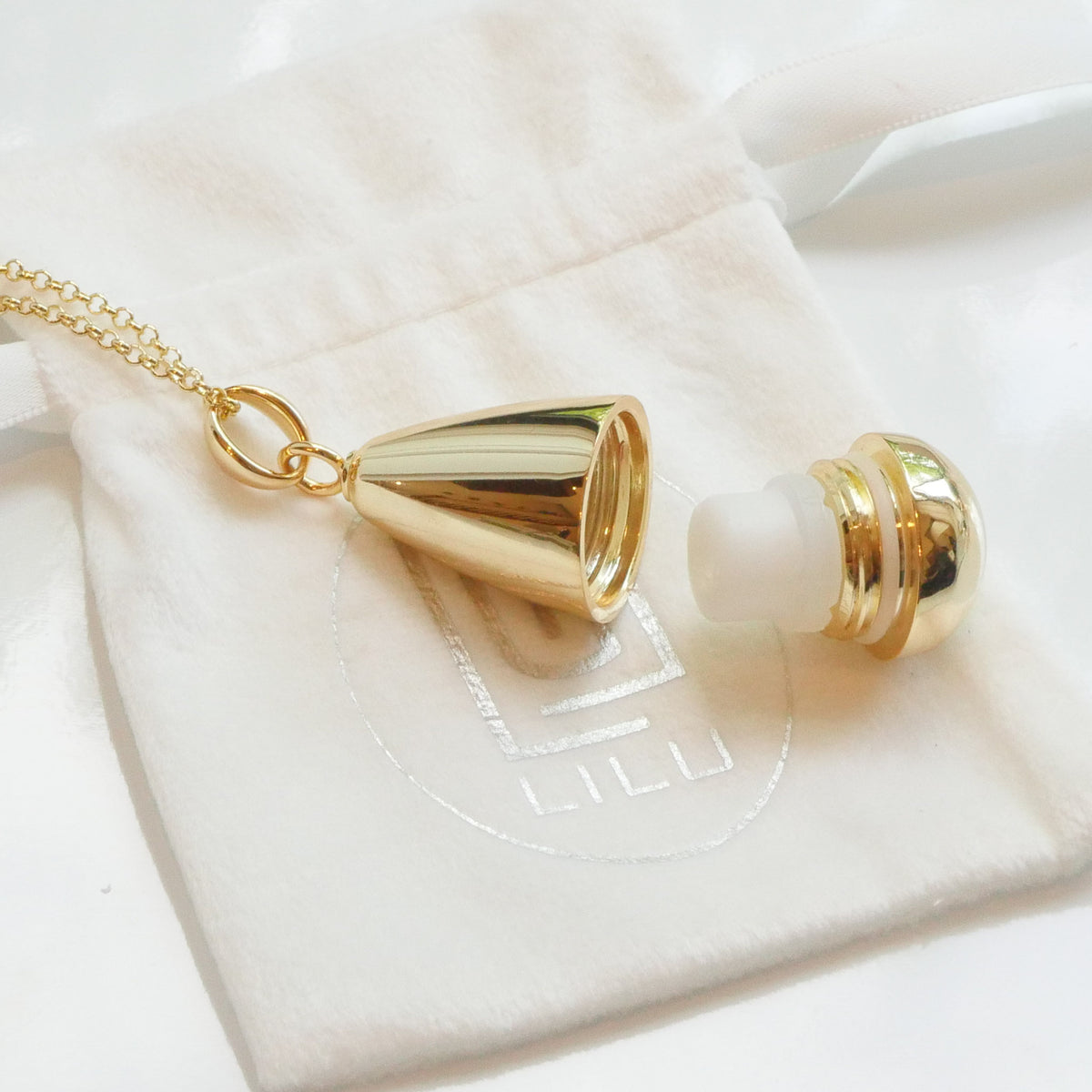 Dream Kit: Gold Lexi Lip Balm Necklace Gift Set